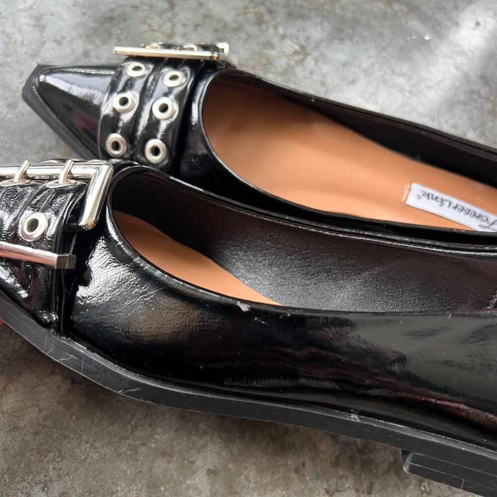 Forever Link Black Patent Pointed Toe Buckle Flats Grommet Hardware Edgy 7.5 - Picture 8 of 8